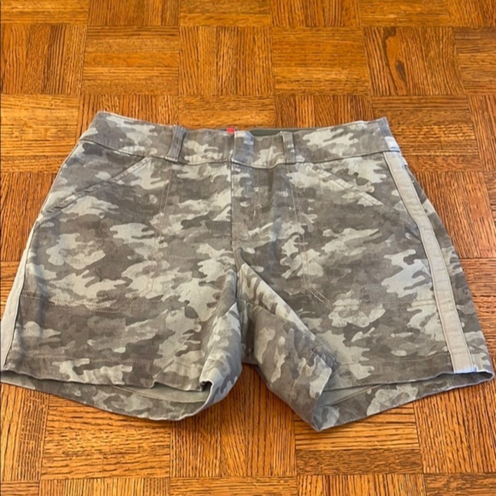 SPANX CHINO Camouflage Shorts SMALL
